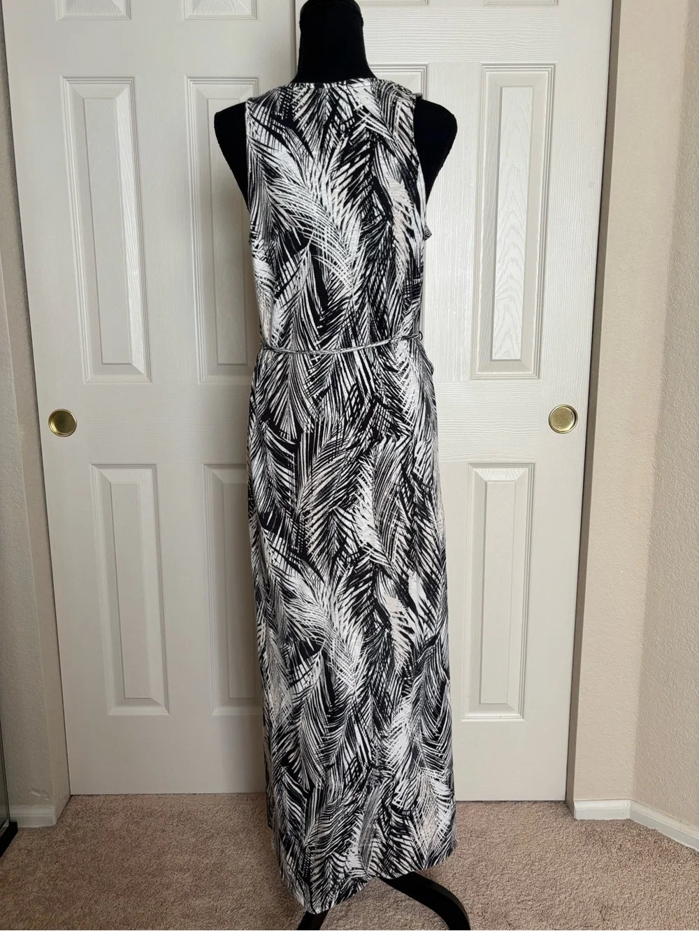 H&M black and white palm leaf print maxi dress with tie waist, size S - Picture 6 of 8